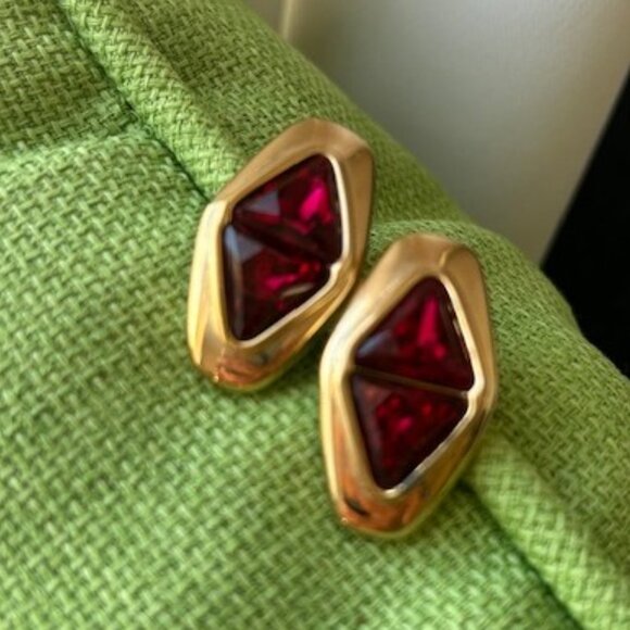 S.A.L SWAROVSKI Ruby Red Crystal Gold Tone EARRINGS - Picture 6 of 9